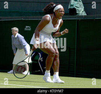 LONDON, ENGLAND - 29. Juni: Serena Williams während des Tages eine der Wimbledon Lawn Tennis Meisterschaften bei den All England Lawn Tennis und Croquet Club am 29. Juni 2015 in London, England: Serena Williams Stockfoto