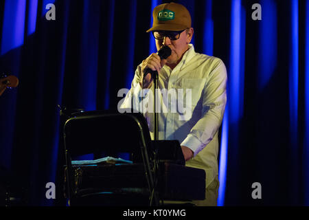 Die amerikanische Alternative Country Band Lambchop führt ein Live Konzert im Parkteatret in Oslo. Hier Sänger und Musiker Kurt Wagner ist live auf der Bühne gesehen. Norwegen, 26.02.2017. Stockfoto