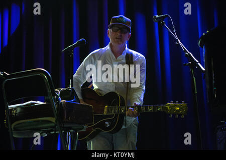 Die amerikanische Alternative Country Band Lambchop führt ein Live Konzert im Parkteatret in Oslo. Hier Sänger und Musiker Kurt Wagner ist live auf der Bühne gesehen. Norwegen, 26.02.2017. Stockfoto