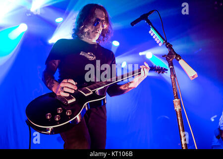 Die amerikanische Stoner Rock Band Monster Magnet führt bei Union Szene in Kapfenberg leben. Hier Gitarrist Phil Caivano gesehen wird live auf der Bühne. Norwegen, 09.03 2016. Stockfoto