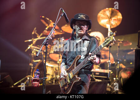 Die englische Hard Rock Band Motörhead führt ein Live Konzert im Osloer Spektrum. Hier Bassist, Frauenheld und Sänger Lemmy ist live auf der Bühne gesehen. Norwegen 03/12 2015. Stockfoto