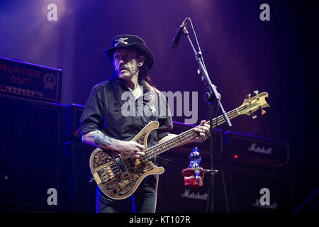 Die englische Hard Rock Band Motörhead führt ein Live Konzert im Osloer Spektrum. Hier Bassist, Frauenheld und Sänger Lemmy ist live auf der Bühne gesehen. Norwegen 03/12 2015. Stockfoto