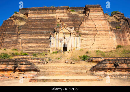 Ruiniert Pagode in Mingun Paya/Mantara Gyi Paya Stockfoto