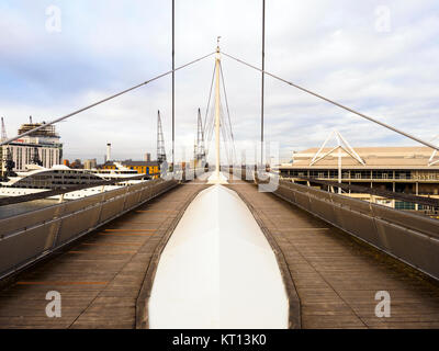 Suspension Bridge auf die Royal Victoria Docks, London, England Stockfoto