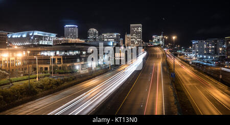 Die Nacht der Wintersonnenwende Autobahnauffahrt Tacoma Washington Stockfoto