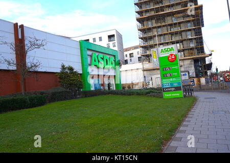 Asda Superstore in Colindale, London, Vereinigtes Königreich Stockfoto