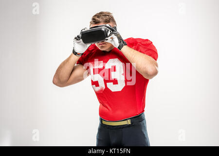 Virtual-Reality-Kopfhörer-Football-Spieler Stockfoto