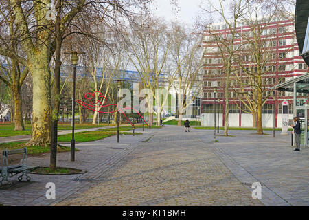 Blick auf den Parc de Bercy, einem öffentlichen Garten in der Nähe von Bercy befindet sich auf dem rechten Ufer in Paris, Frankreich. Stockfoto