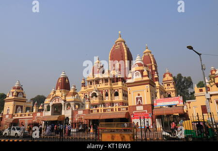 Menschen besuchen Sri Laxmi Narayan Mandir Tempel in Neu Delhi Indien Stockfoto