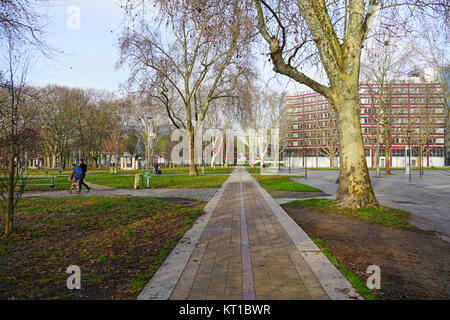 Blick auf den Parc de Bercy, einem öffentlichen Garten in der Nähe von Bercy befindet sich auf dem rechten Ufer in Paris, Frankreich. Stockfoto