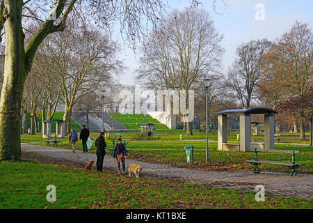 Blick auf den Parc de Bercy, einem öffentlichen Garten in der Nähe von Bercy befindet sich auf dem rechten Ufer in Paris, Frankreich. Stockfoto