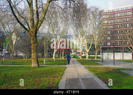 Blick auf den Parc de Bercy, einem öffentlichen Garten in der Nähe von Bercy befindet sich auf dem rechten Ufer in Paris, Frankreich. Stockfoto