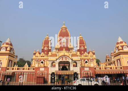 Menschen besuchen Sri Laxmi Narayan Mandir Tempel in Neu Delhi Indien Stockfoto