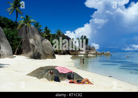 Felsen am Strand Anse Source D'Argent, La Digue Island, Seychellen Stockfoto