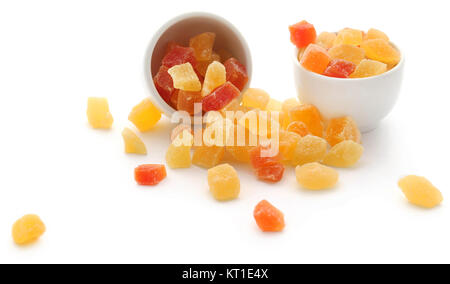 Getrocknete Früchte Aprikose und Papaya mit einigen anderen in weiße Schüssel Stockfoto