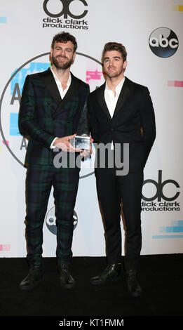 American Music Awards 2017 Presse bei Microsoft Theater am 19. November 2017 in Los Angeles, CA mit: Alex Pall, Andrew Taggart, der Chainsmokers Wo: Los Angeles, Kalifornien, Vereinigte Staaten, wenn: 19 November 2017 Credit: Nicky Nelson/WENN.com Stockfoto