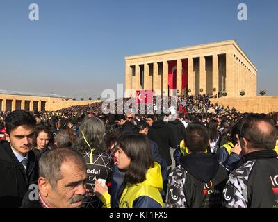 NOVEMBER 10,2017 Ankara in der Türkei. Mausoleum von Mustafa Kemal Atatürk, der als erster Präsident und Gründer der Türkei. Alle 10 th. November Tausende von peo Stockfoto