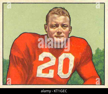 Buster Ramsey war ein US-amerikanischer Fußballspieler und -Trainer, bekannt für seine Rolle als Garde der Chicago Cardinals. Später wurde er ein Pioniertrainer für die Verteidigung. Diese Bowman-Fußballkarte von 1950 zeigt sein Porträt, das Teil einer Sammlerserie von NFL-Spielern aus der damaligen Zeit ist. Stockfoto