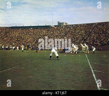 Das Spiel zwischen der University of Pittsburgh und Penn State fand 1958 im Pitt Stadium statt. Diese historische College-Football-Rivalität ist nach wie vor ein wichtiger Teil der Sportgeschichte Pennsylvanias. Stockfoto