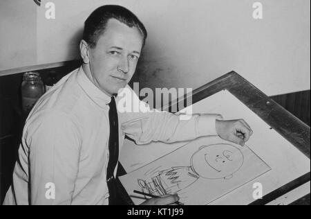 Charles Schulz war ein einflussreicher US-amerikanischer Karikaturist, der vor allem für den legendären Comic „Peanuts“ bekannt war. Seine Arbeit wird weiterhin für seine Auswirkungen auf die Populärkultur und ihre geliebten Charaktere wie Snoopy, Charlie Brown und Linus gefeiert. Stockfoto