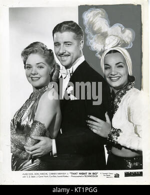 Don Ameche, Alice Faye und Carmen Miranda spielen die Hauptrollen in dem Musikfilm „That Night in Rio“ (1941), der eine lebhafte Besetzung in einer farbenfrohen, musikalischen Komödie voller Musik und Tanz zeigt. Stockfoto