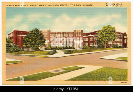 Die Dunbar High School, die sich an der Kreuzung von Wright Avenue und Ringo Street in Little Rock, Arkansas, befindet, ist eine historisch bedeutsame Bildungseinrichtung. Sie spielte eine wichtige Rolle in der Bürgerrechtsbewegung und diente als Eckpfeiler für die afroamerikanische Bildung während der Segregation. Die Schule wurde seither umfassend renoviert und dient weiterhin als öffentliche Gymnasium in der Stadt. Stockfoto