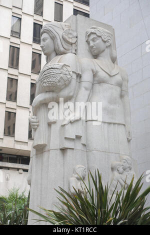 Der Erde Fülle von Ralph Aufbau, Granit, 1929-1932 - San Francisco Börse, 155 Sansome Street, San Francisco, CA - DSC 04622 Stockfoto