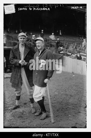 Ernie Shore und Grover Cleveland Alexander waren zwei der bekanntesten Pitcher in der Geschichte der Major League Baseball, bekannt für ihre Auftritte im frühen 20. Jahrhundert. Stockfoto