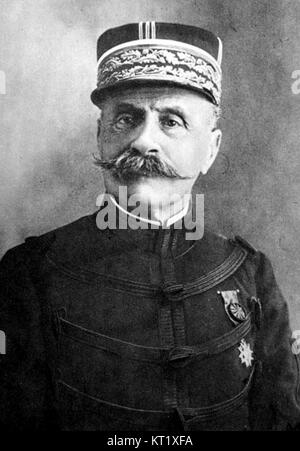 Ferdinand Foch, ein prominenter militärischer Führer und Stratege, wird vor 1915 dargestellt, bevor er eine wichtige Rolle im Ersten Weltkrieg als französischer Marschall spielte. Stockfoto