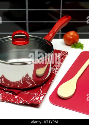 Einem Topf auf eine Küchenbank Stockfoto