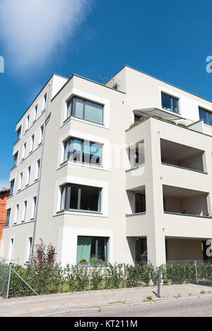 Neue White Apartment Gebäude in Berlin, Deutschland Stockfoto
