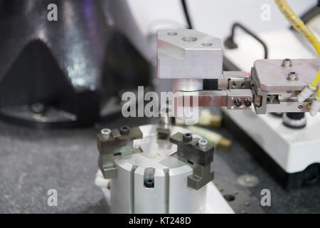 Roboterarm Pick und Place Teile; Auswahl von Teil Stockfoto