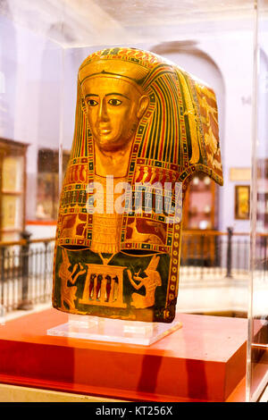 Eine hölzerne Grabkunst Maske von King das Grab von Tutanchamun Ägyptisches Museum der Antiquitäten, Kairo, Ägypten, Nordafrika Stockfoto