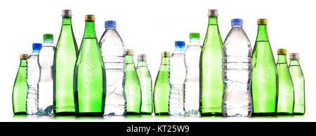 Verschiedene Arten von Flaschen mit Mineralwasser Stockfoto