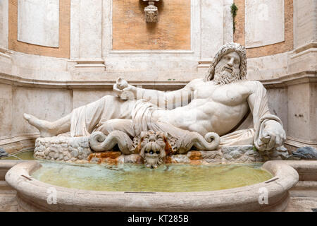 (Marphurius Marforio) Statue, Palazzo Nuovo, die Kapitolischen Museen, Rom, Italien Stockfoto