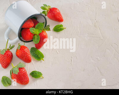 Erdbeeren in Houten Stockfoto