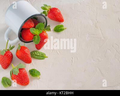 Erdbeeren in Houten Stockfoto