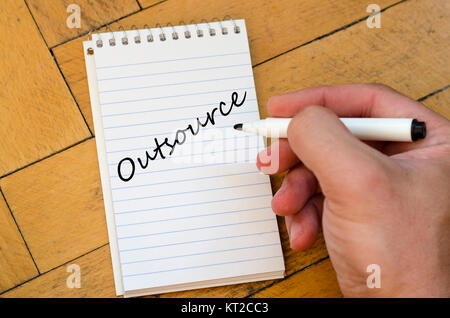 Outsourcing Konzept auf Notebook Stockfoto