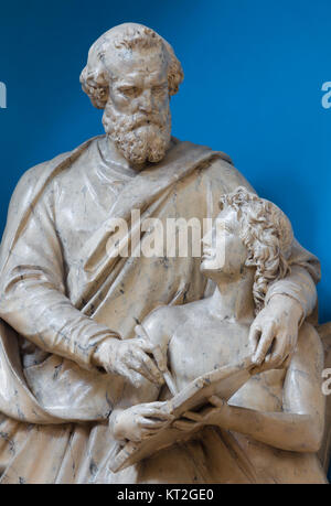 LONDON, Großbritannien - 17 September, 2017: Die geschnitzte Statue von St. Matthäus der Evangelist in der St. Peter Kirche Italiens vom Ende des 19. Jhs. Stockfoto