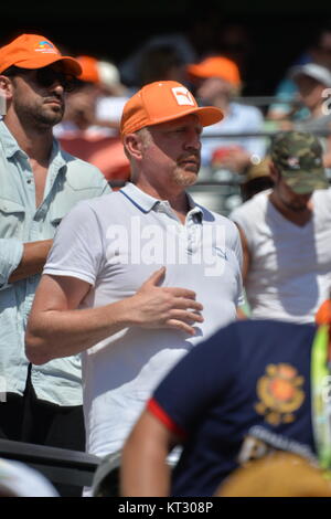 KEY BISCAYNE, FL - April 05: Novak Djokovic aus Serbien besiegt Andy Murray aus Großbritannien in den mens Endrunde während der Miami Öffnen bei Crandon Park Tennis Center am 5. April 2015 in Key Biscayne, Florida. Personen: Stockfoto