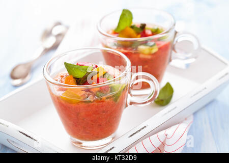 Gazpacho Suppe in Cups. Stockfoto