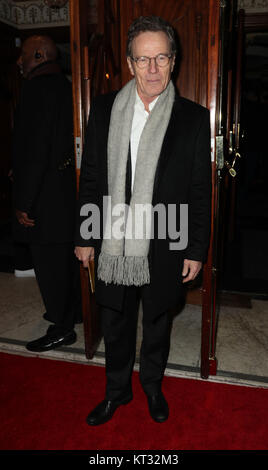 Bryan Cranston kommt an der Opening Night der Broadway Musical, Hamilton im Victoria Palace Theatre, London. Stockfoto