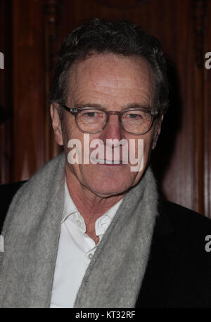 Bryan Cranston kommt an der Opening Night der Broadway Musical, Hamilton im Victoria Palace Theatre, London. Stockfoto