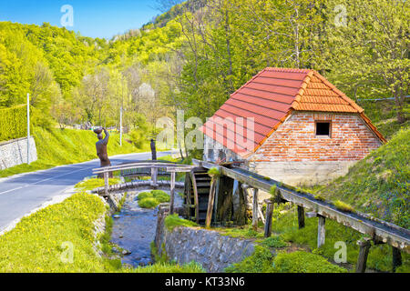 Wassermühle auf Ivanscica Mountain Creek Stockfoto