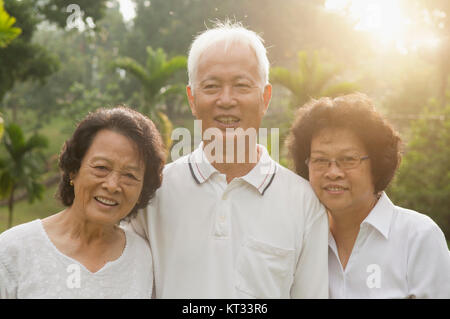 Asiatische Senioren Gruppe Spaß Stockfoto