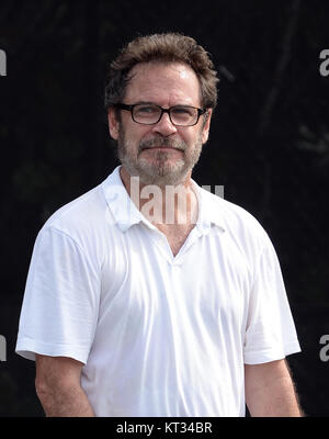 BOCA RATON, FL - 20. NOVEMBER: Dennis Miller Tennis spielen Im Boca Raton Resort Tennis Zentrum für die 26. jährlichen Chris Evert/Raymond James Pro-Celebrity Tennis Classic, Boca Raton, Florida. Personen: Dennis Miller Stockfoto