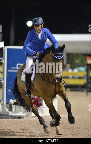 WELLINGTON, FL - 14. März: Doda de Miranda Teilnehmer der $ 127.000 Horseware Irland Grand Prix auf dem Winter Equestrian Festival in Palm Beach International Equestrian Center am 14. März in Wellington, Florida 2015. Personen: Doda de Miranda Stockfoto