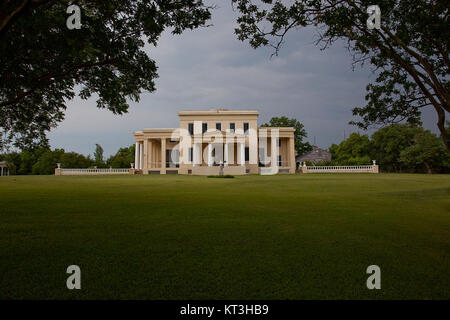 Foto von Gaineswood, einem historischen Herrenhaus aus der Zeit vor dem Bürgerkrieg in Demopolis, Alabama, mit seiner Architektur im griechischen Wiedergebrauch. Stockfoto