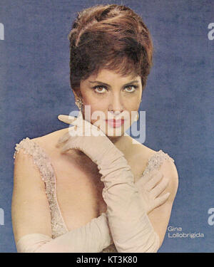Ein Bild von Gina Lollobrigida, der ikonischen italienischen Schauspielerin, aufgenommen im Jahr 1963. Lollobrigida ist bekannt für ihre beeindruckende Schönheit und ihre fesselnden Auftritte und wurde zu einer der beliebtesten europäischen Filmstars der 1950er und 1960er Jahre Stockfoto