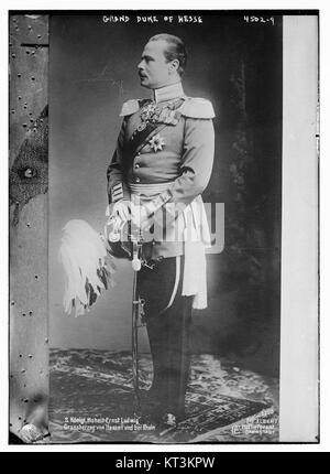 Der Großherzog von Hessen war ein Adelstitel im Deutschen Reich. Dieser Titel wurde von den Herrschern des ehemaligen Bundesstaates Hessen-Darmstadt gehalten. Das Bild bezieht sich wahrscheinlich auf ein Porträt oder historische Dokumentation des Großherzogs, dessen Regierungszeit die politische Landschaft der Region im 19. Und frühen 20. Jahrhundert prägte. Stockfoto